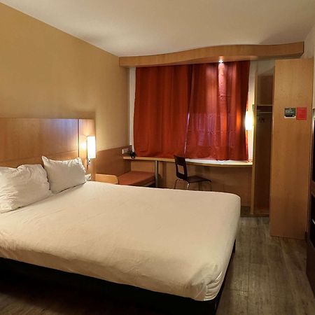 Hotel Ibis Istres Trigance Exteriér fotografie